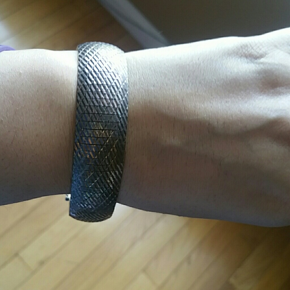 Gorgeous silver bracelet!!